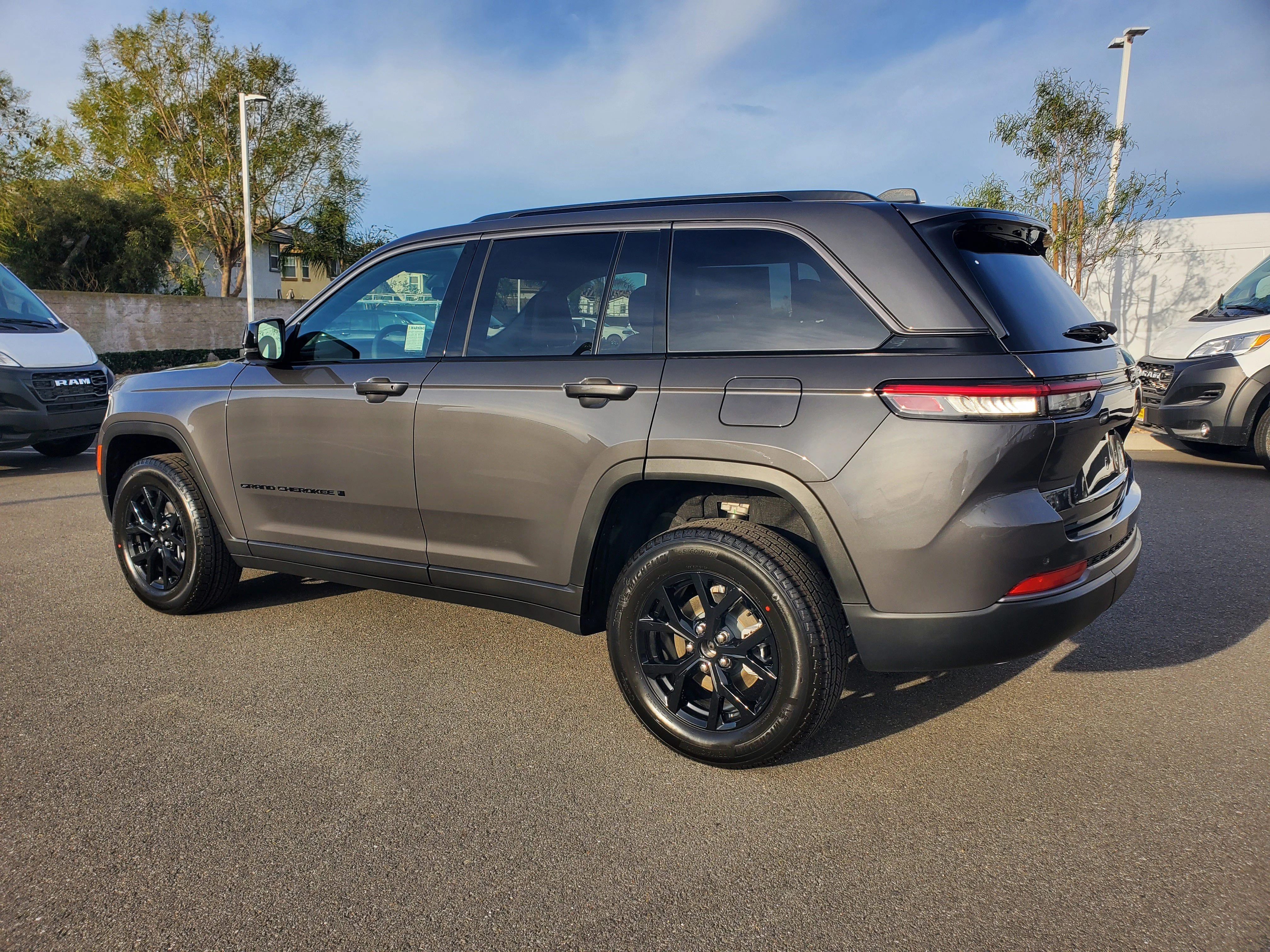 New 2026 Baltic Gray Metallic Clear-Coat Exterior Paint Jeep Altitude image 2