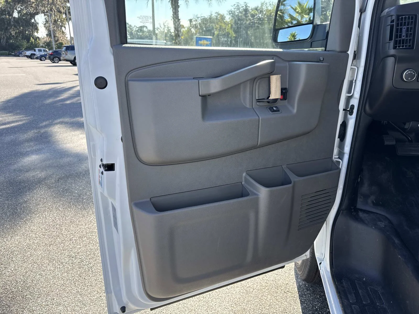 2025 Chevrolet Express Cargo Work Van - Photo 13