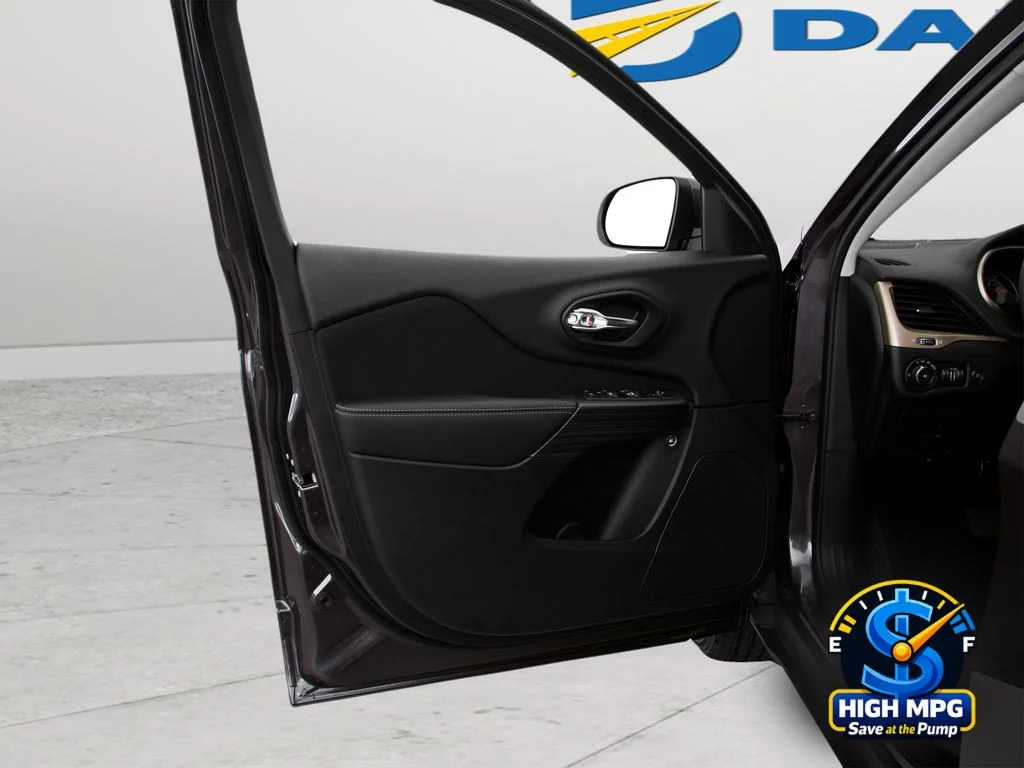 Used 2016 Black Jeep Latitude image 12