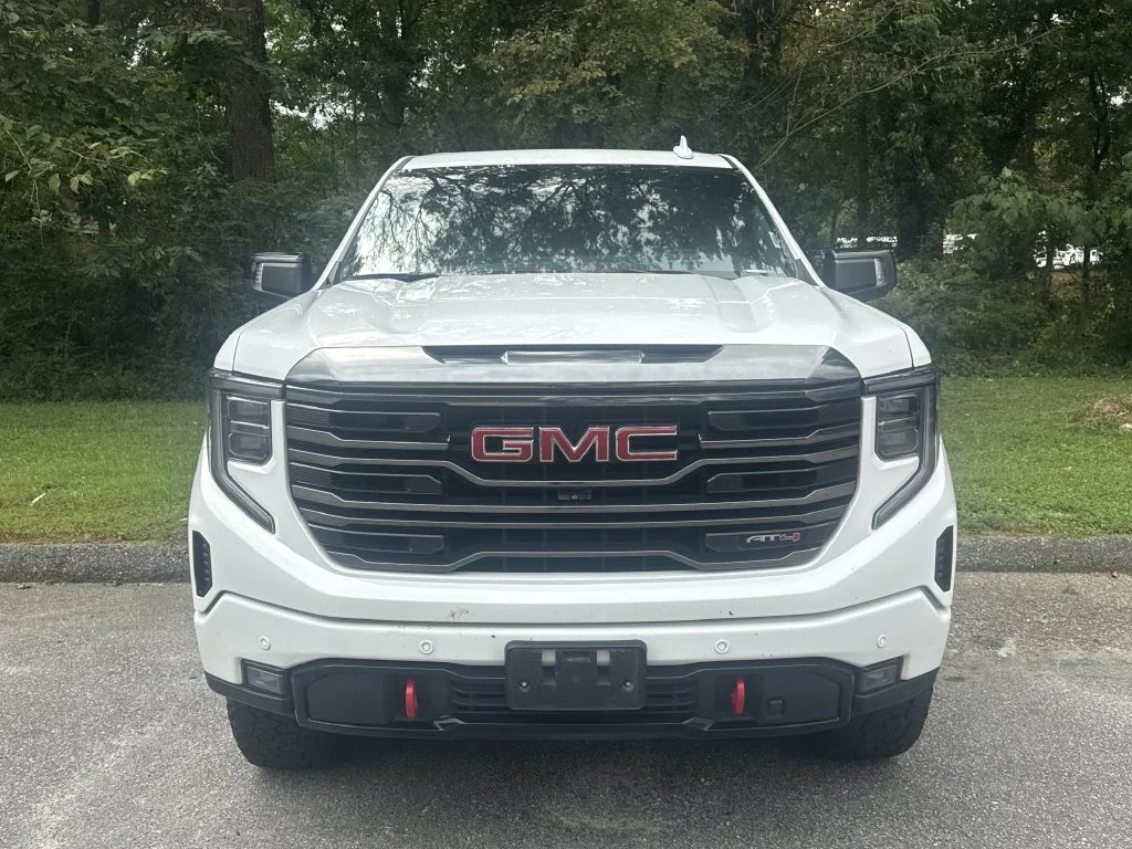 Used 2023 White GMC AT4 image 2