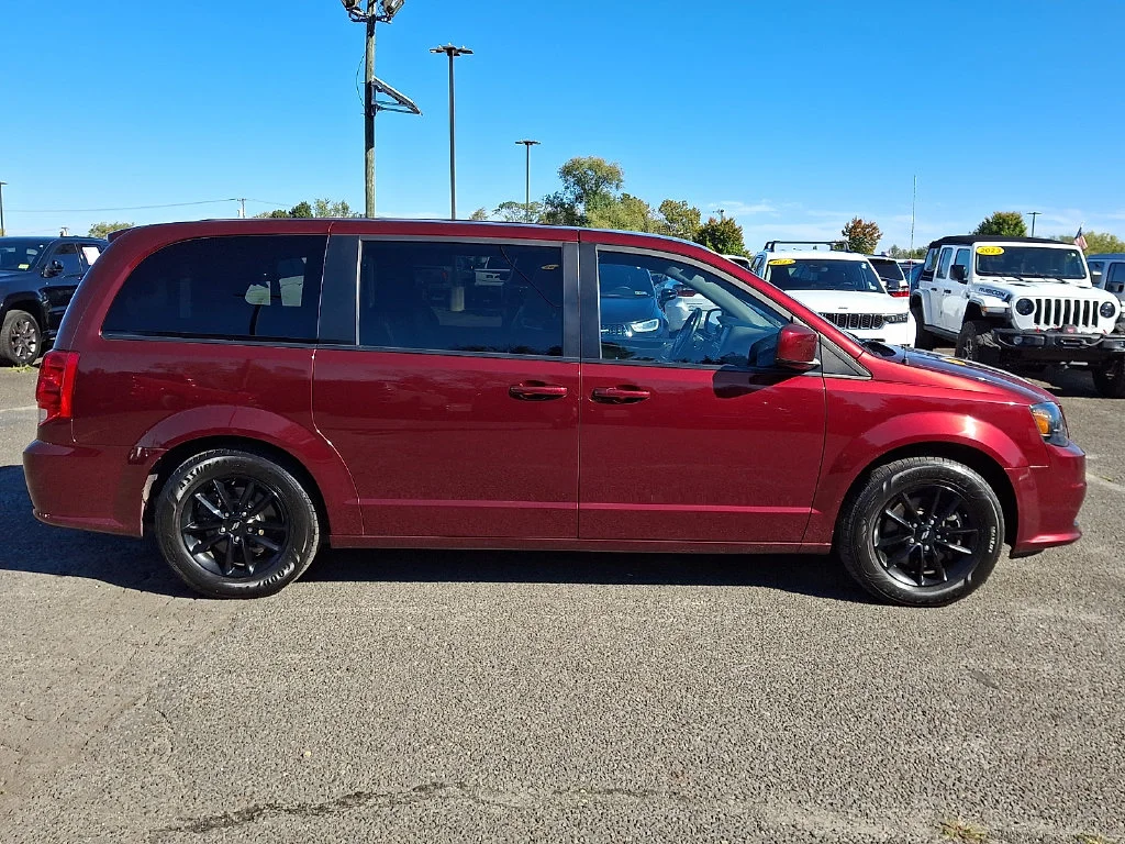Used 2019 Red Dodge SXT image 13