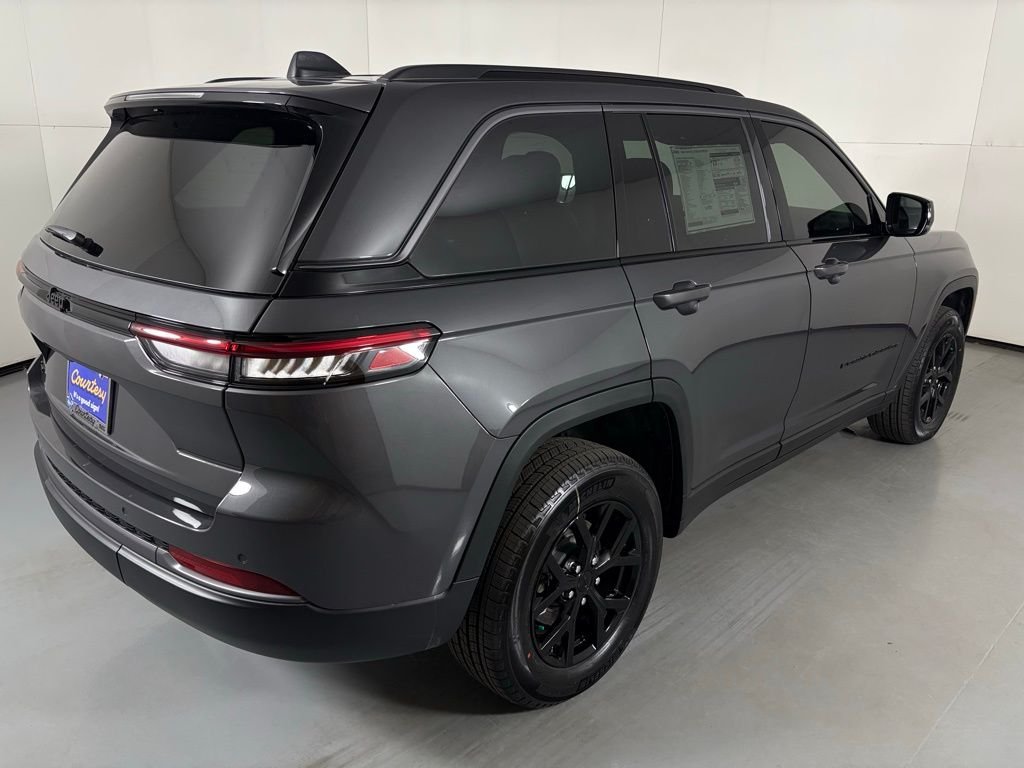 New 2026 Baltic Gray Metallic Clear-Coat Exterior Paint Jeep Altitude image 8
