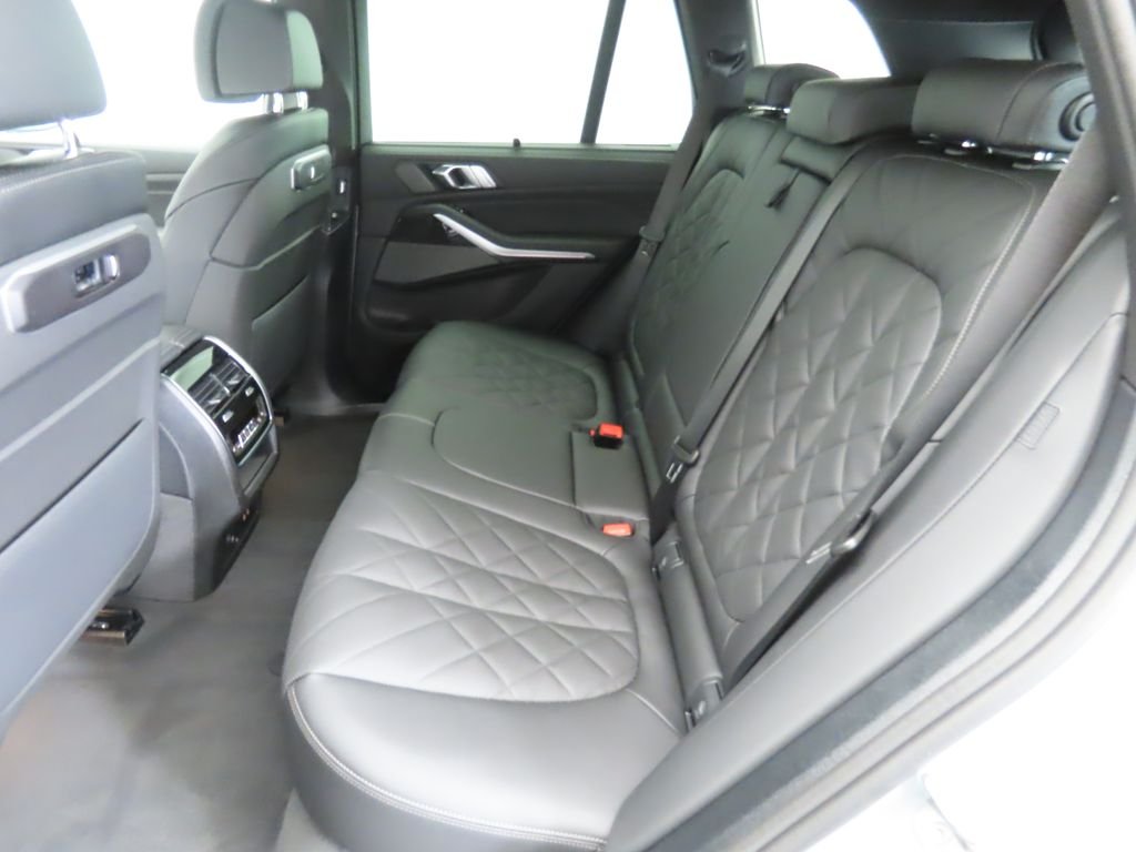 Used 2026 Gray Metallic BMW xDrive40i image 22