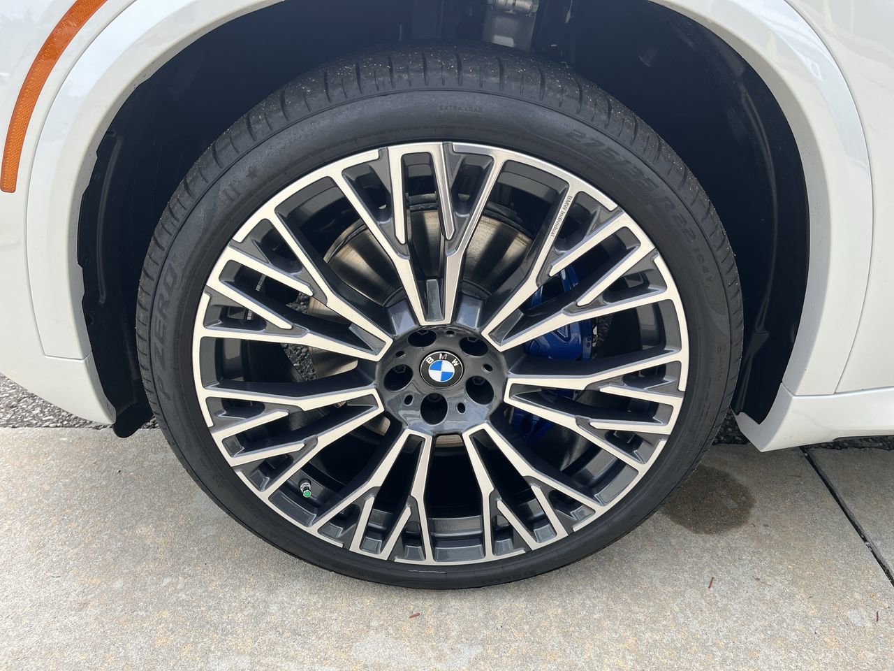 New 2026 Mineral White Metallic BMW xDrive40i image 13