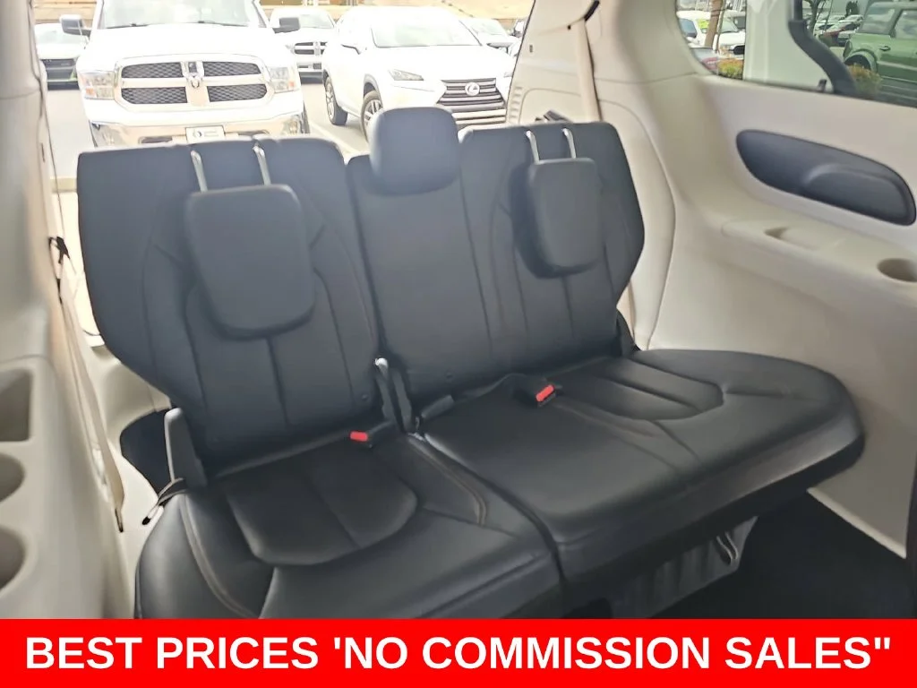 Used 2018 White Chrysler Touring L image 12
