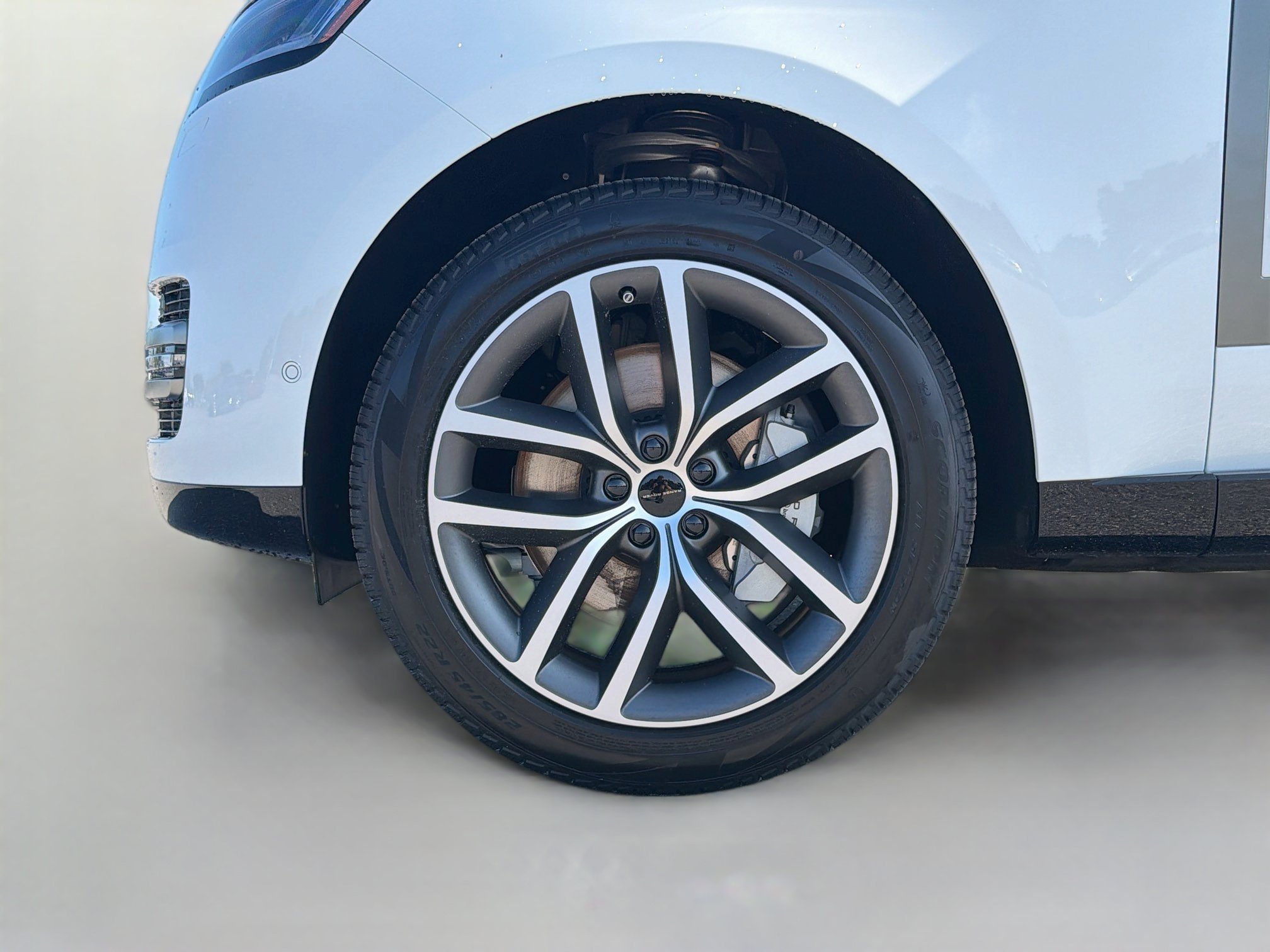 New 2026 Fuji White Land Rover SE image 43