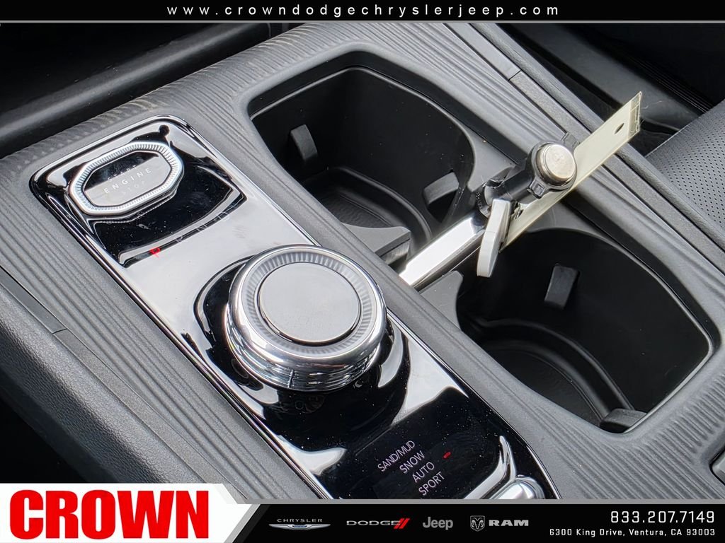New 2026 Bright White Clear-Coat Exterior Paint Jeep  image 21