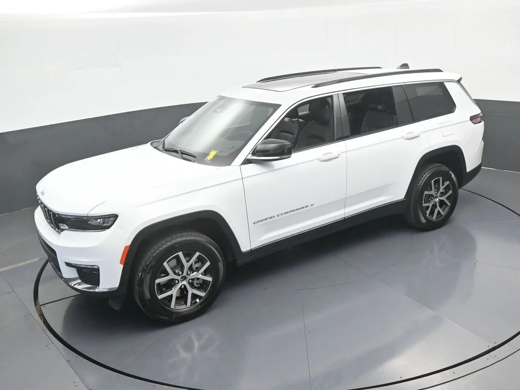 Used 2025 Bright White Clearcoat Jeep Limited image 44