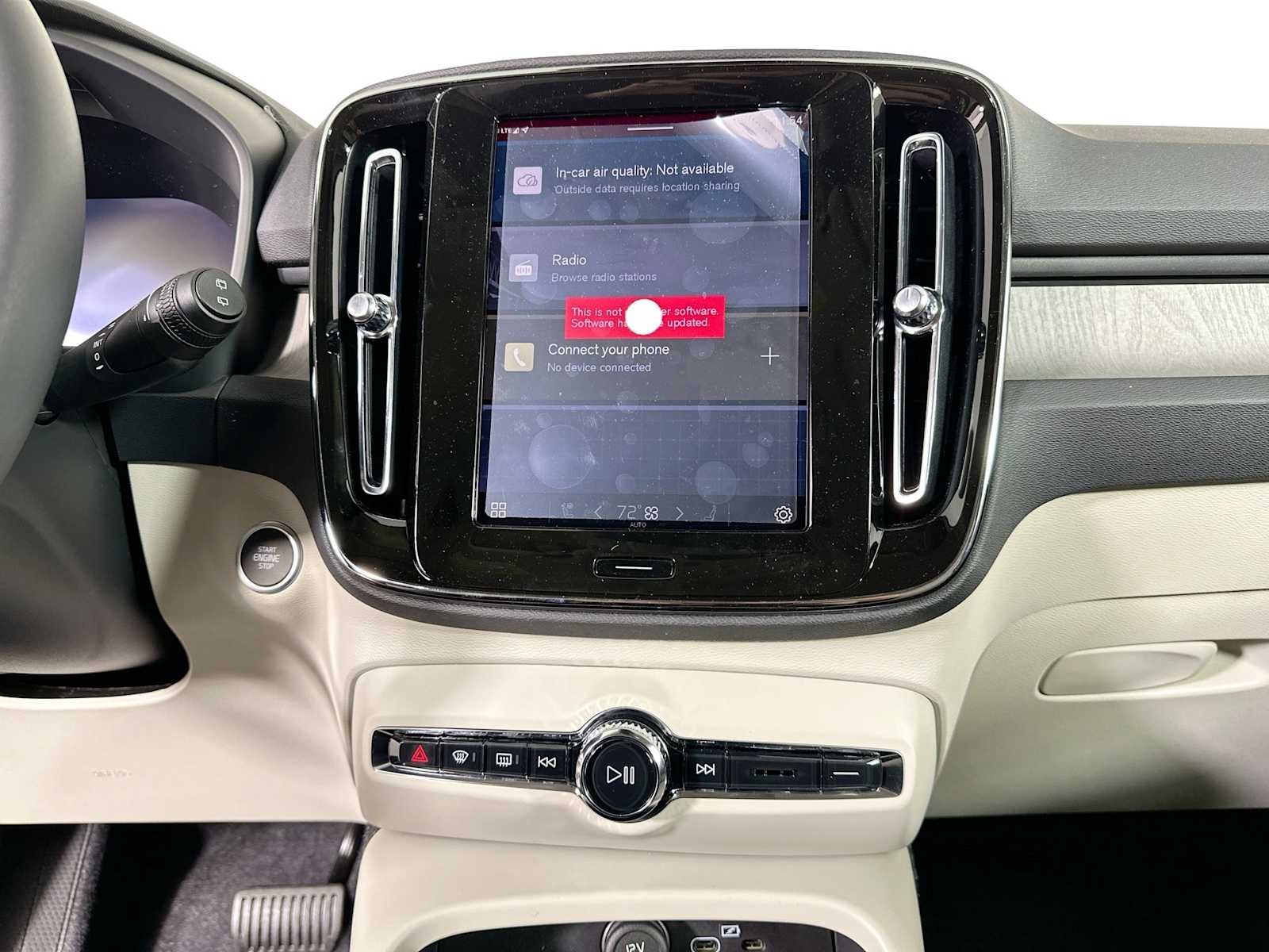 2025 Volvo XC40 Plus - Photo 11