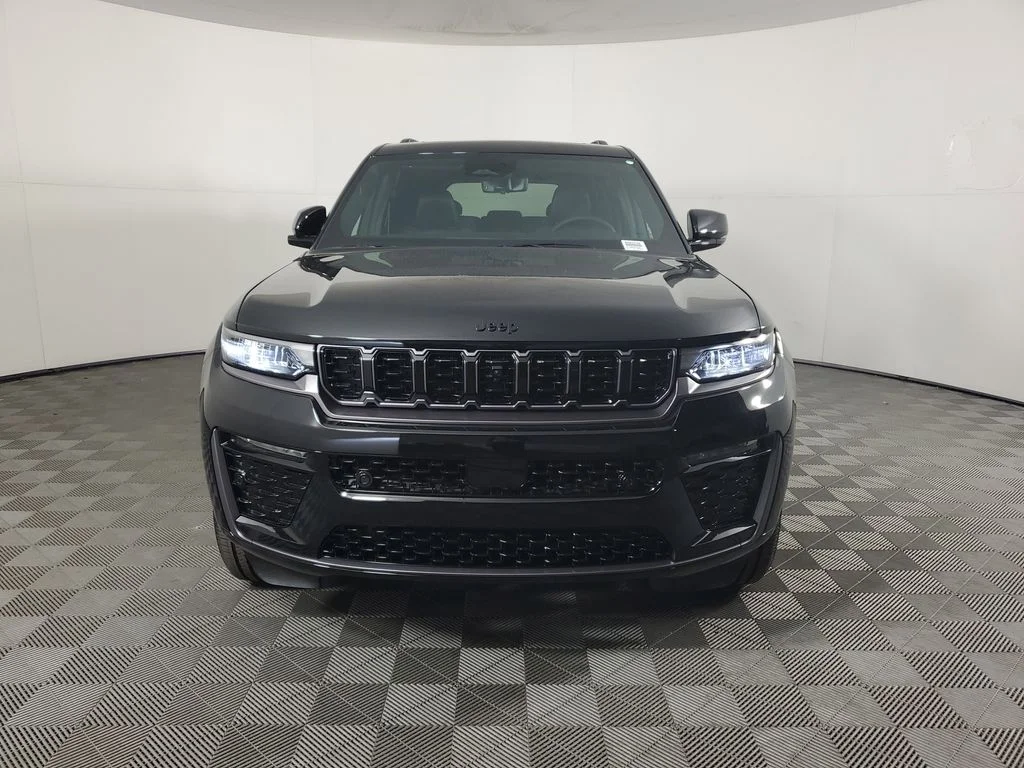 New 2026 Diamond Black Crystal Pearl-Coat Exterior Paint Jeep Limited Reserve image 9