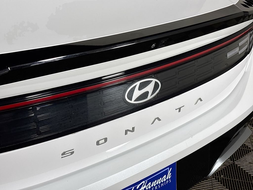 Used 2025 White Hyundai SEL image 23