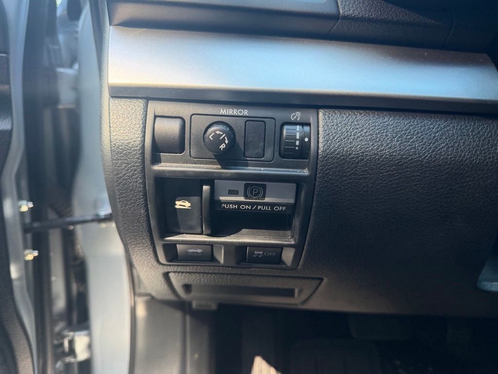 Used 2013 Ice Silver Metallic Subaru 2.5i image 19