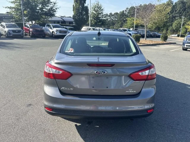Used 2014 Gray Ford SE image 9