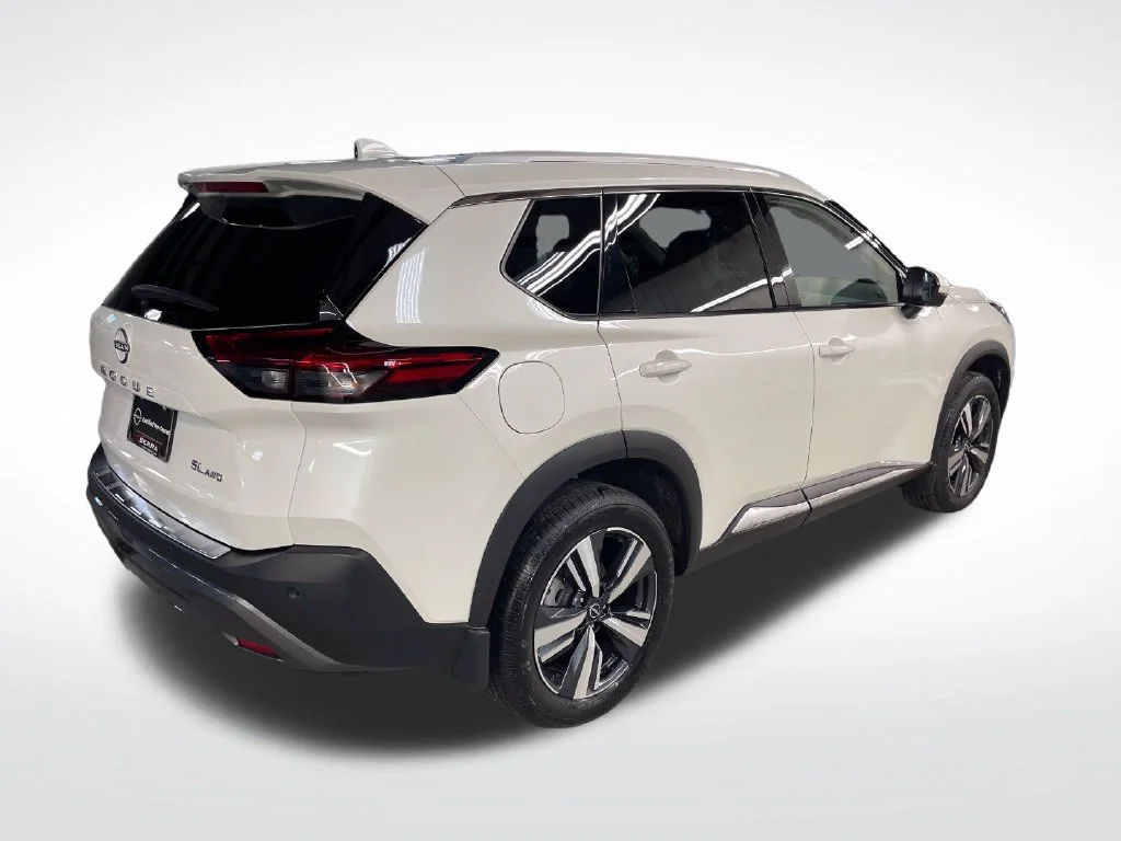 Used 2023 White Nissan SL image 5