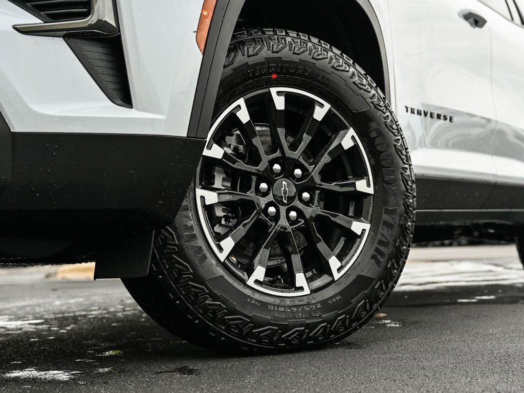 New 2026 Polar White Tricoat Chevrolet Z71 image 5