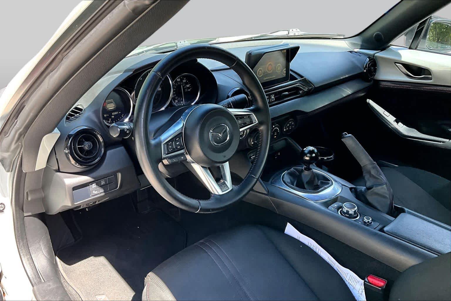 Used 2017 Ceramic Metallic Mazda Club image 17