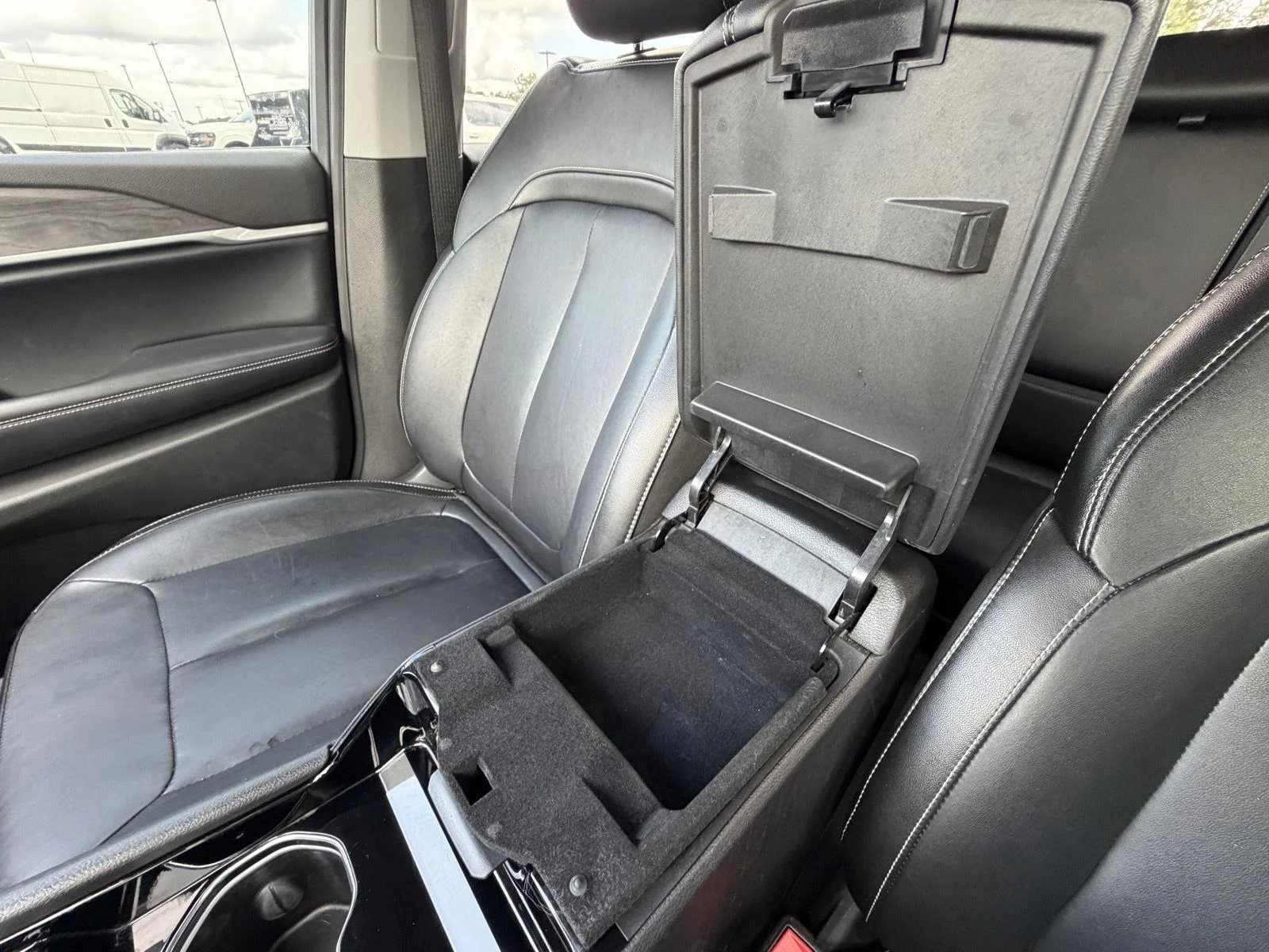 Used 2023 Diamond Black Crystal Pearlcoat Jeep Limited image 14