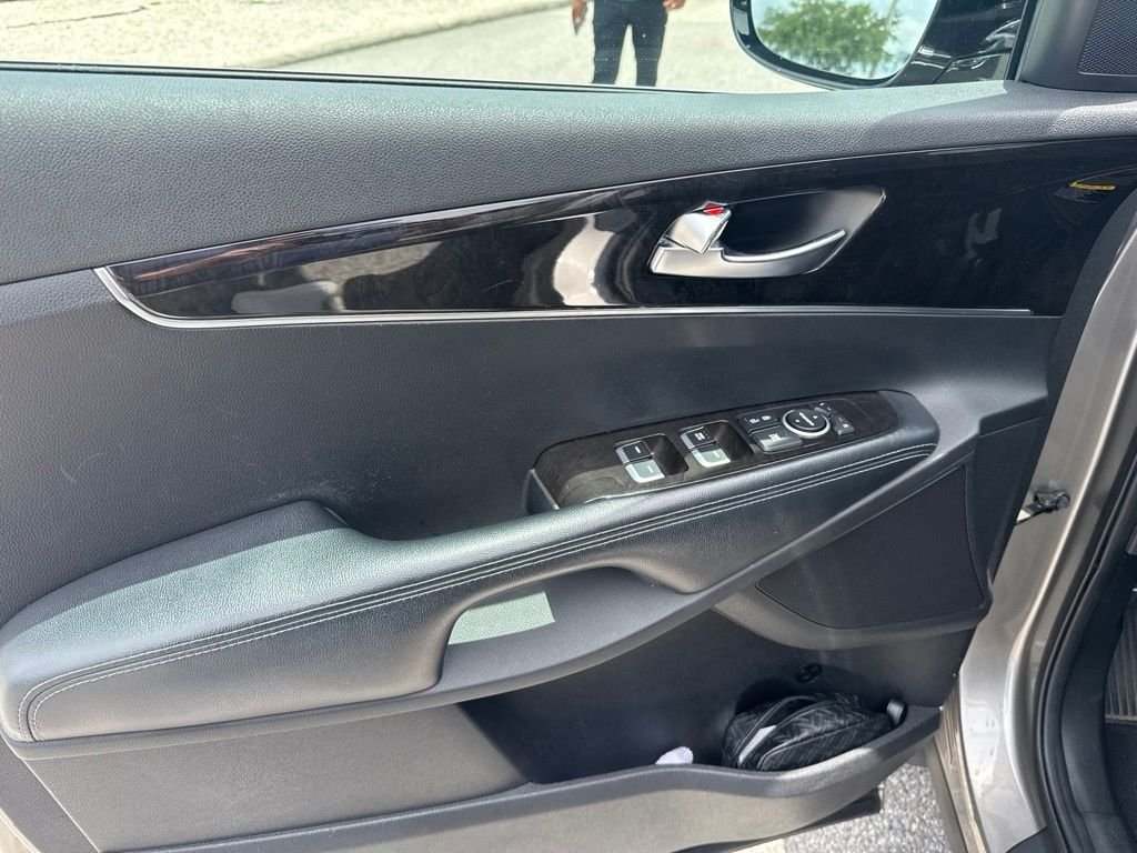Used 2017 Silver Kia LX image 15