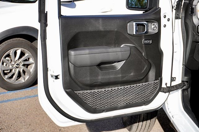 New 2026 Bright White Clear-Coat Exterior Paint Jeep Sport S image 27