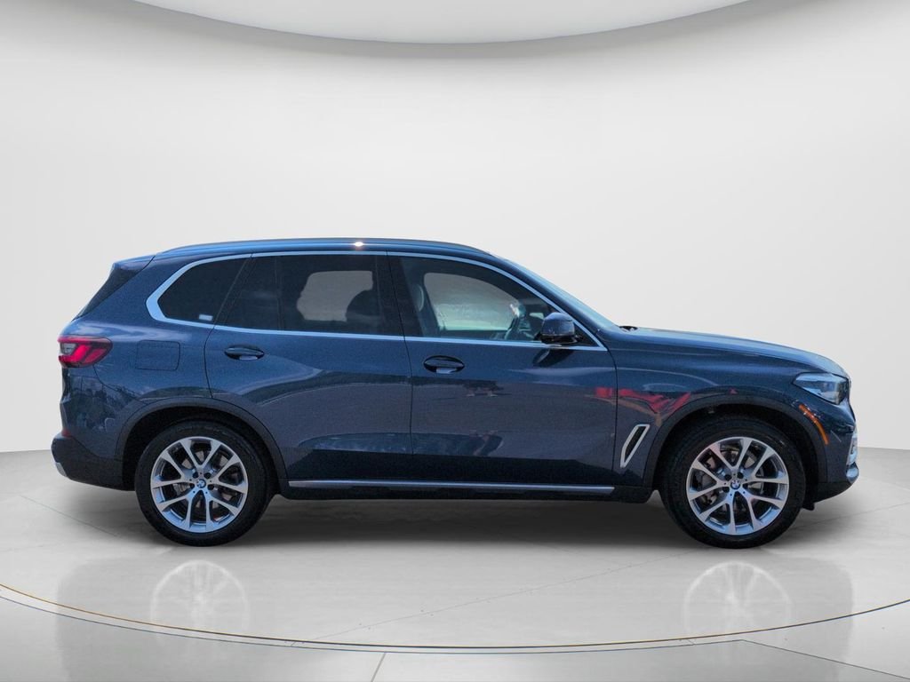 Used 2022 Blue BMW xDrive40i image 4
