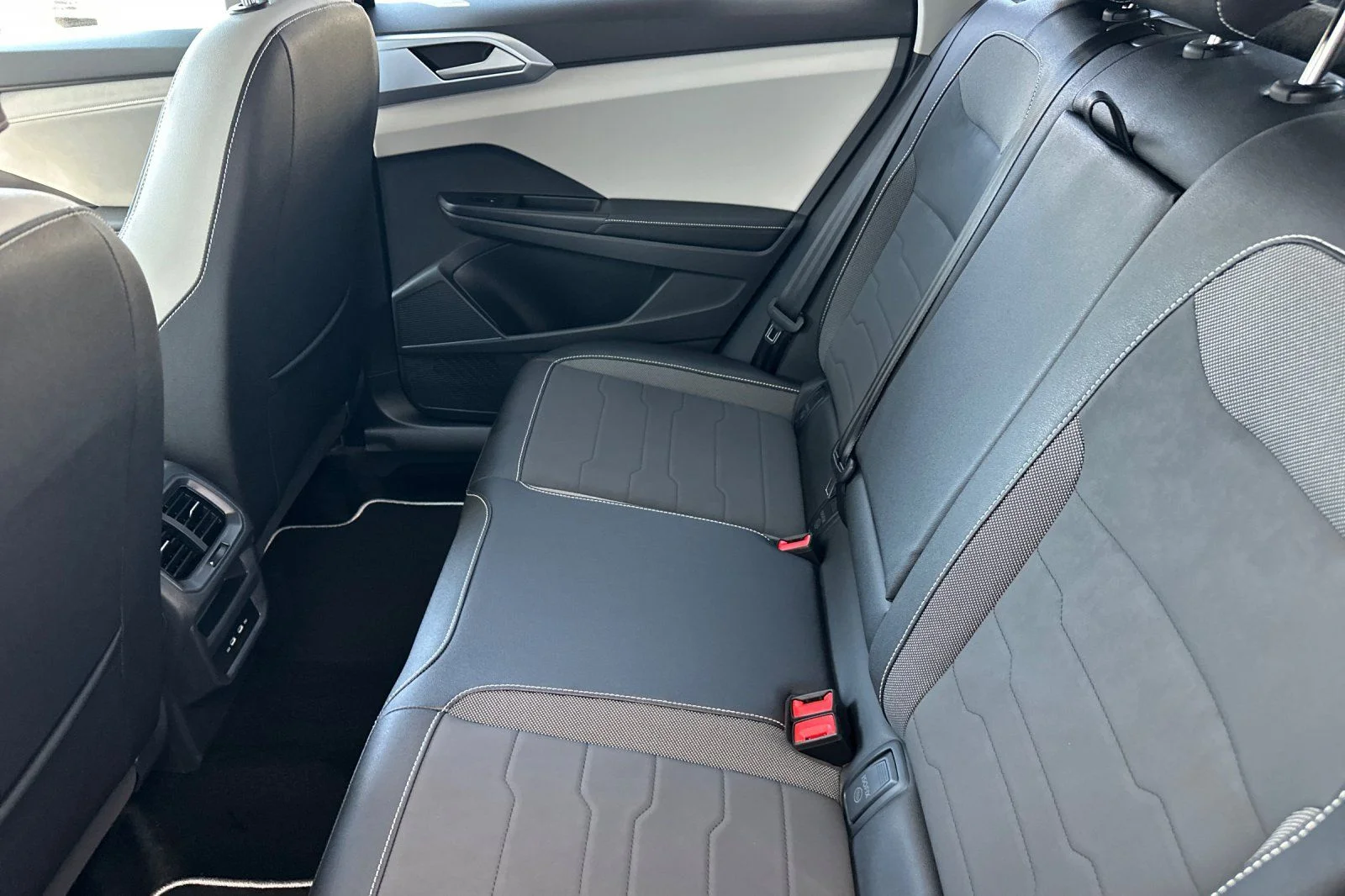New 2026 Black Volkswagen 1.5T SE image 10
