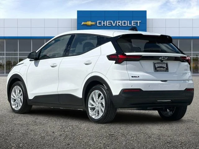 New 2027 Summit White Chevrolet LT image 6