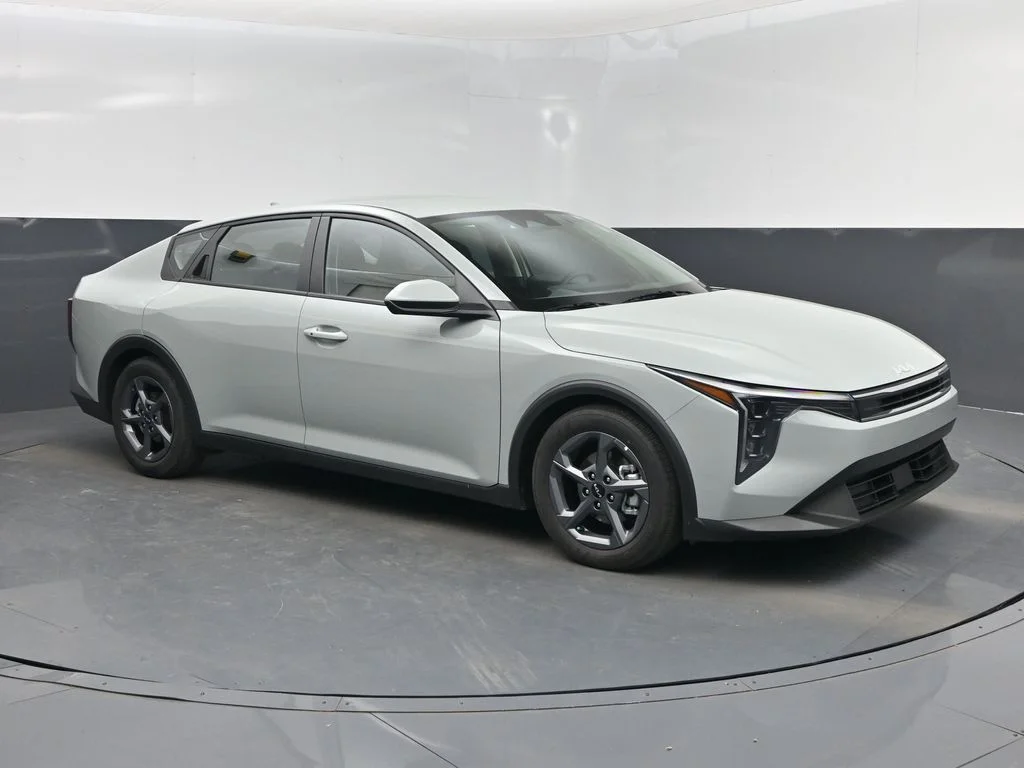 2025 Kia K4 LXS AT's photo
