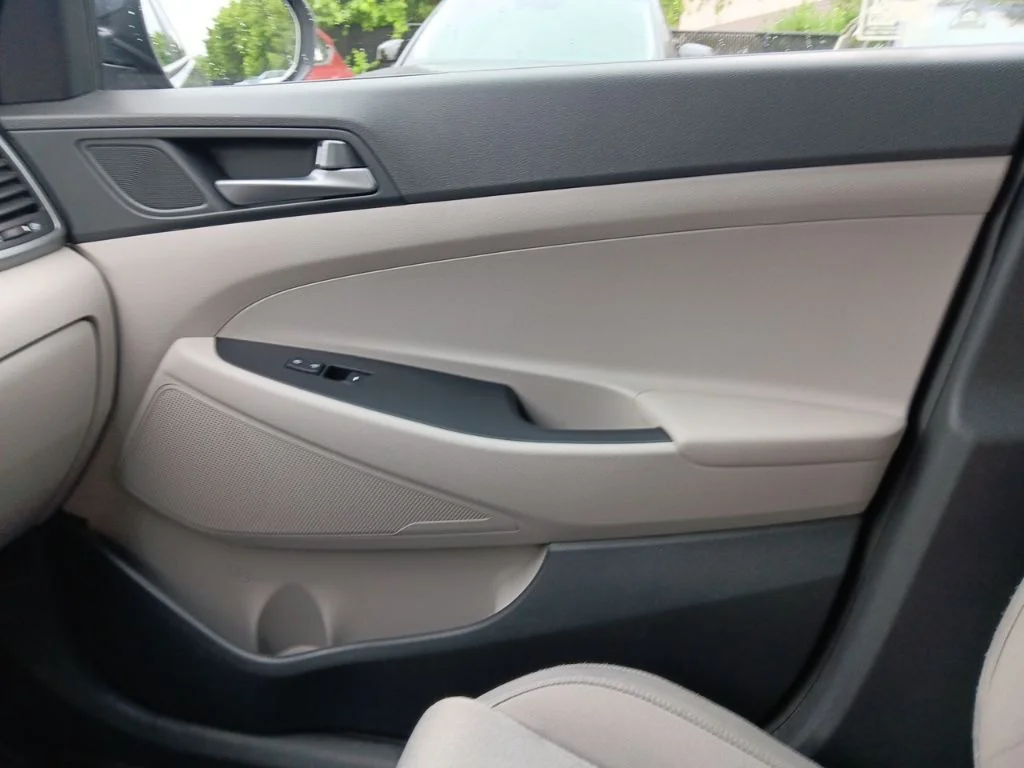Used 2016 Coliseum Gray Hyundai SE image 23