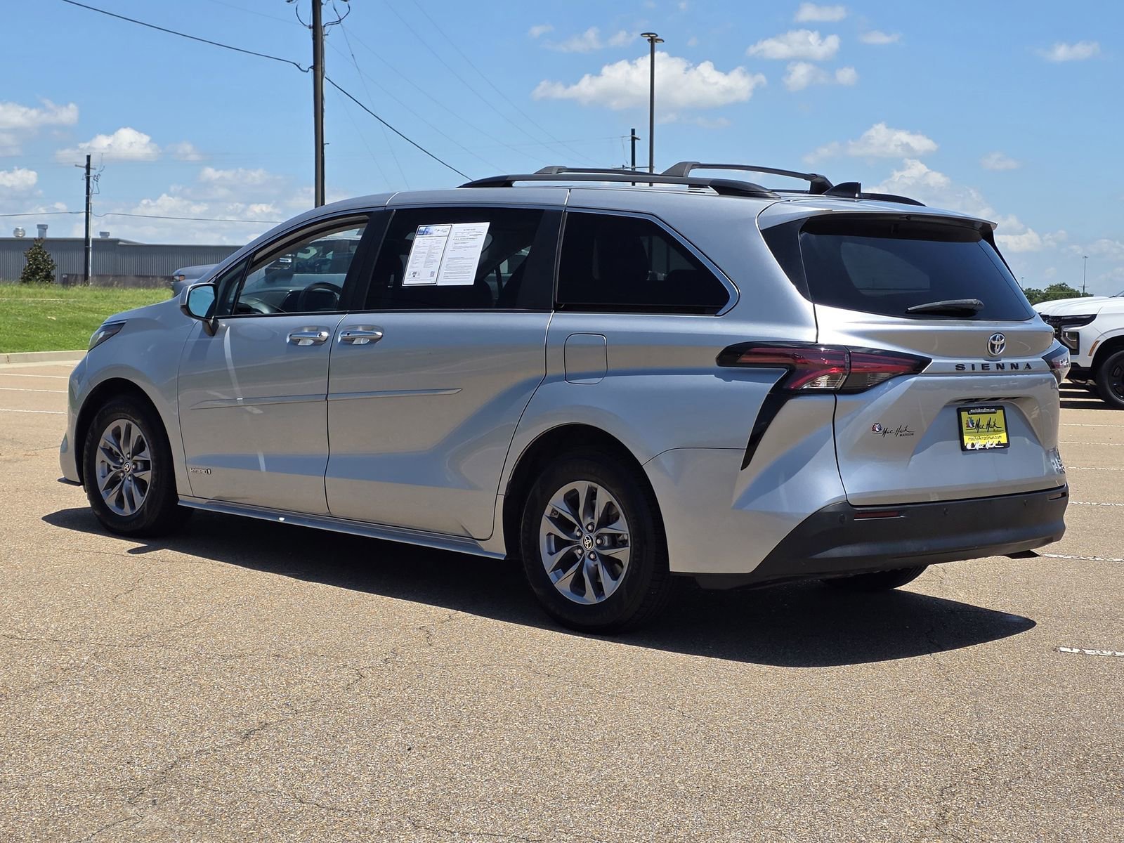 Used 2021 Silver Toyota XLE image 7