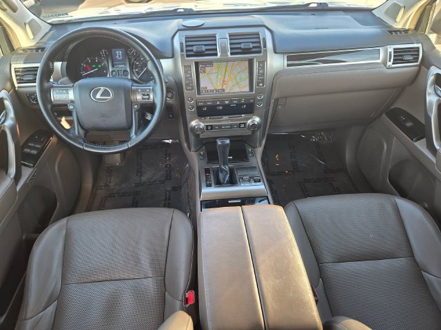 Used 2017  Lexus 460 image 9