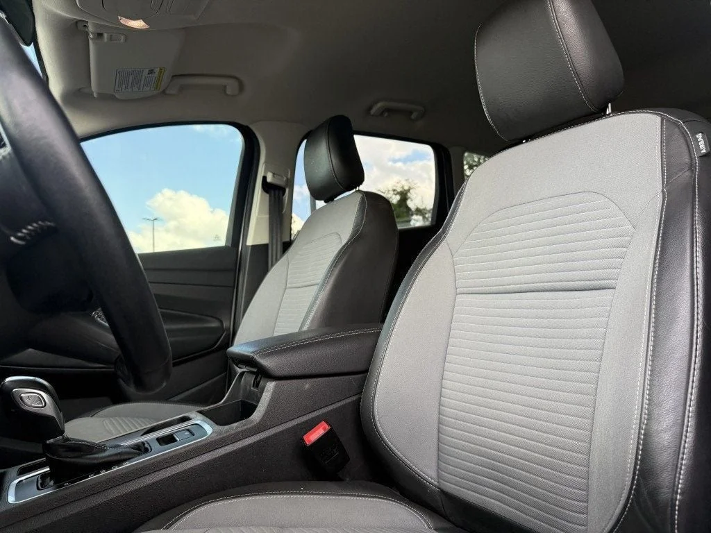 Used 2019 White Platinum Metallic Tri-Coat Ford SE FWD image 11