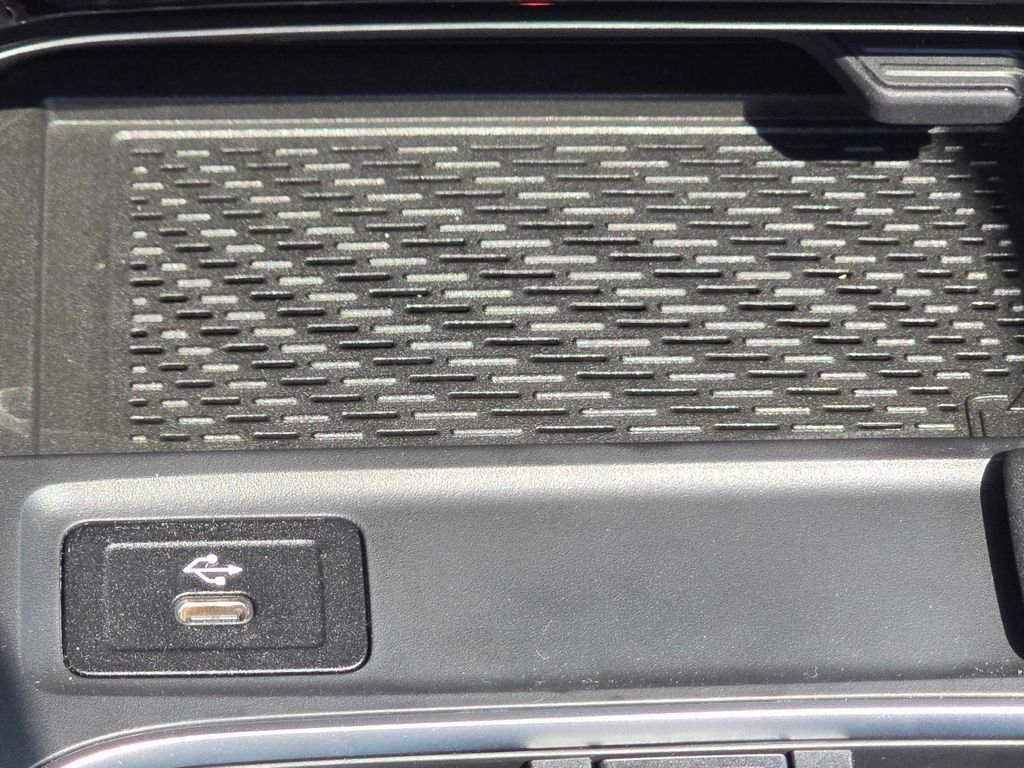 New 2026 Mountain Grey Metallic Mercedes-Benz GLB 250 image 32