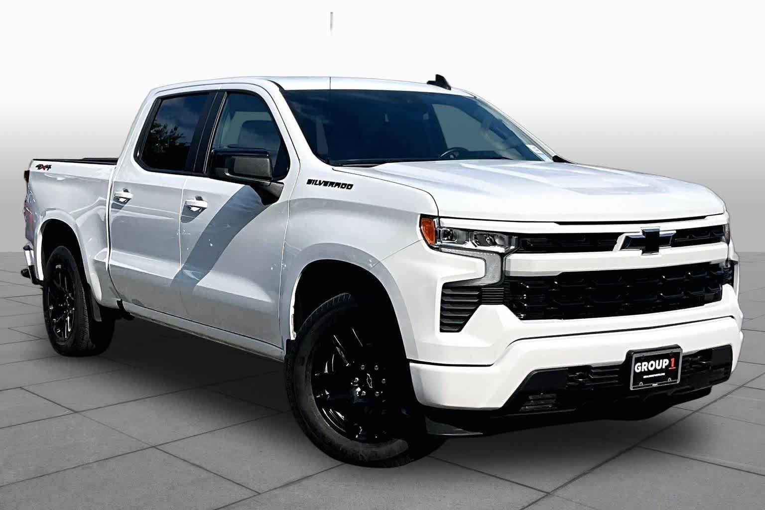 Used 2024 Summit White Chevrolet RST image 3