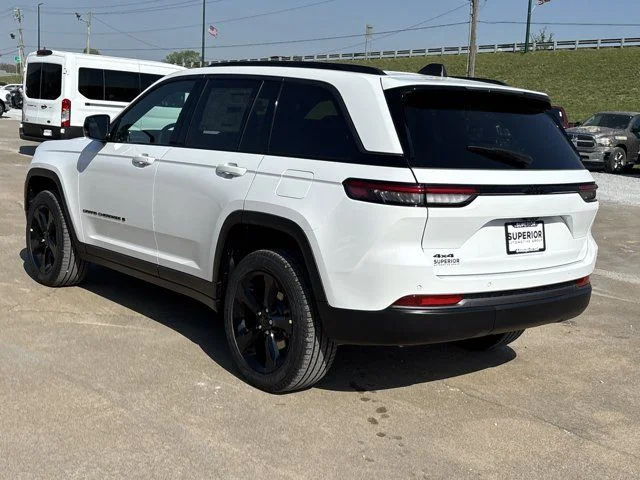New 2026 Bright White Clear-Coat Exterior Paint Jeep Limited image 7