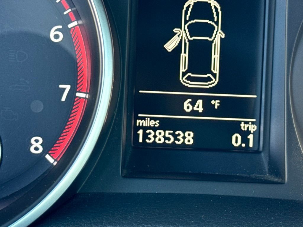 Used 2011 White Volkswagen Base image 16