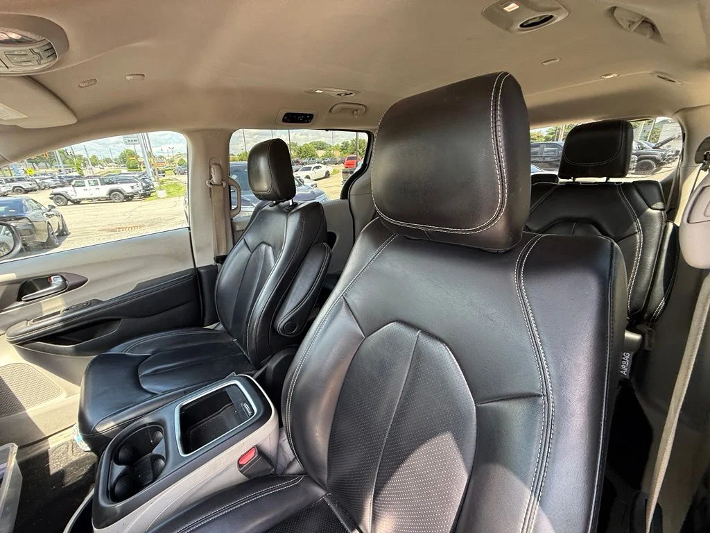 Used 2023 Silver Chrysler Touring L image 13