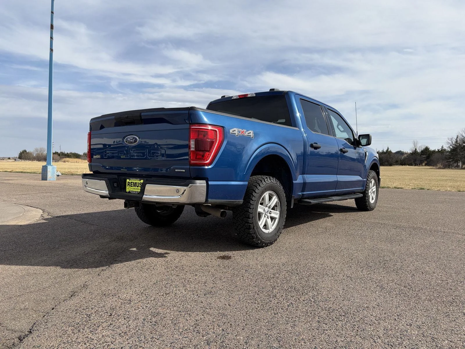 Used 2022  Ford XL image 7