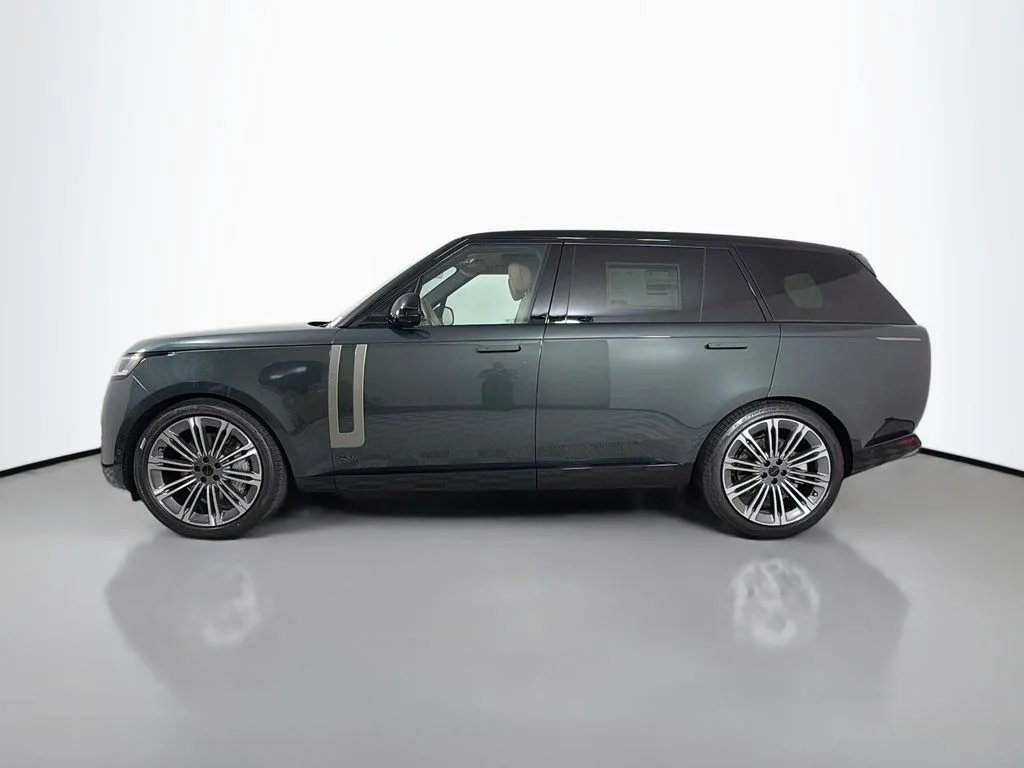 New 2026 Belgravia Green Land Rover SE LWB 7-Seats / V8 image 8