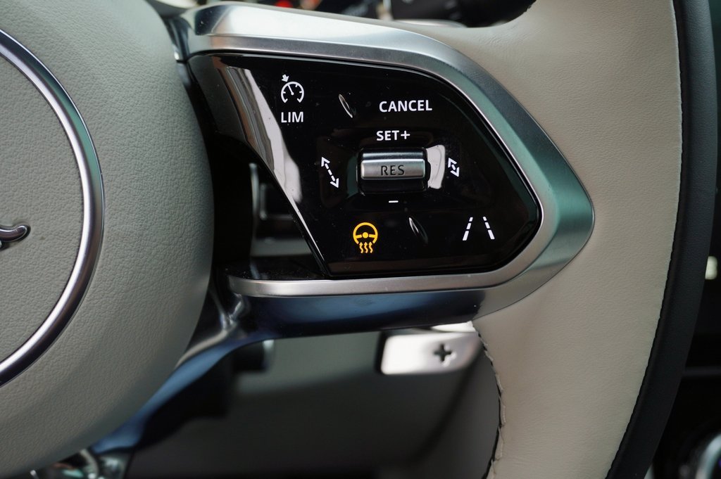 2025 JAGUAR F-PACE - Image 16