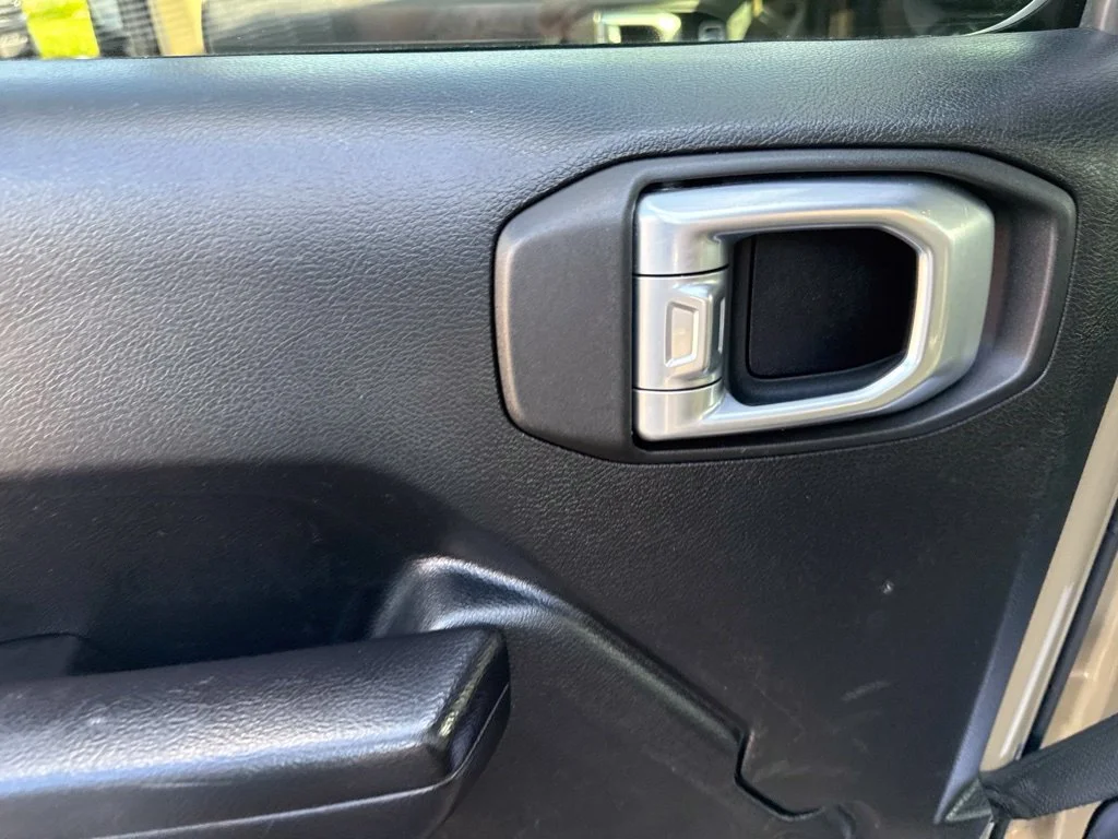 Certified Used 2020  Jeep Sport image 36
