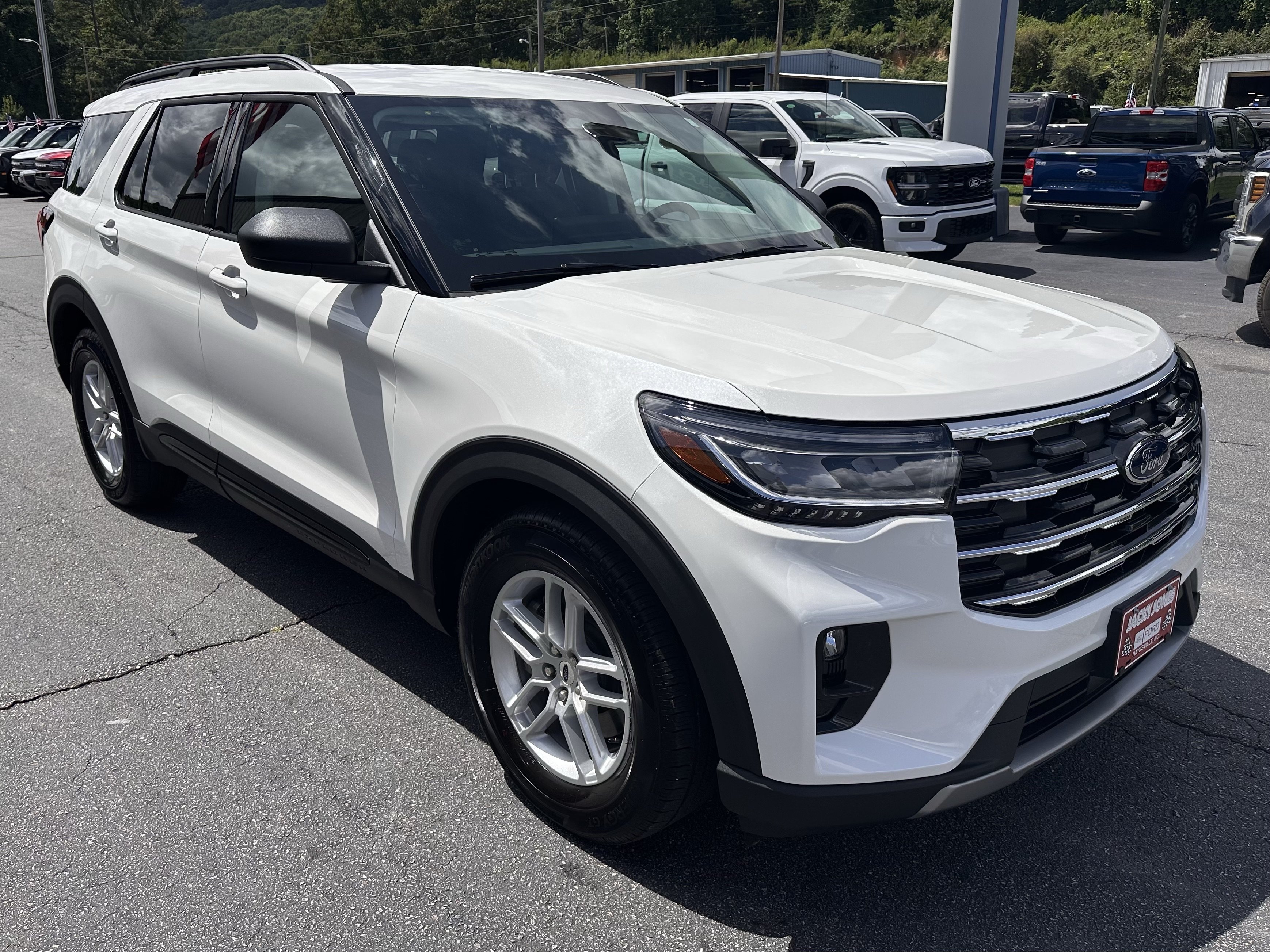 New 2026 Star White Metallic Tri-Coat Ford Active image 4