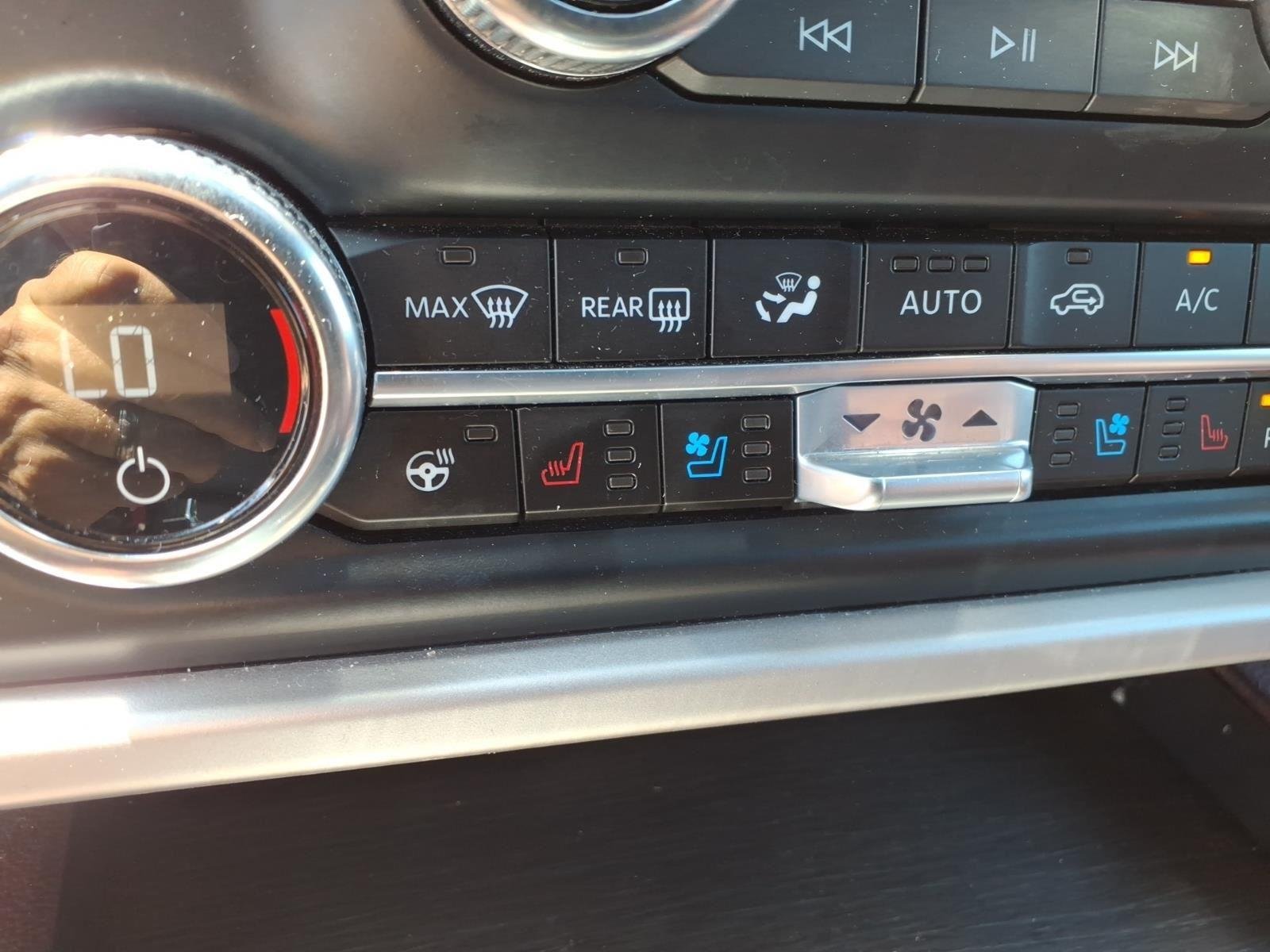 Used 2024  Ford Limited image 6