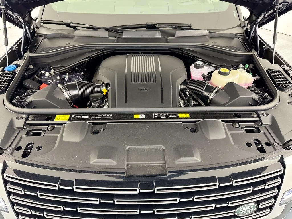 New 2026 Varesine Blue Land Rover Autobiography image 32