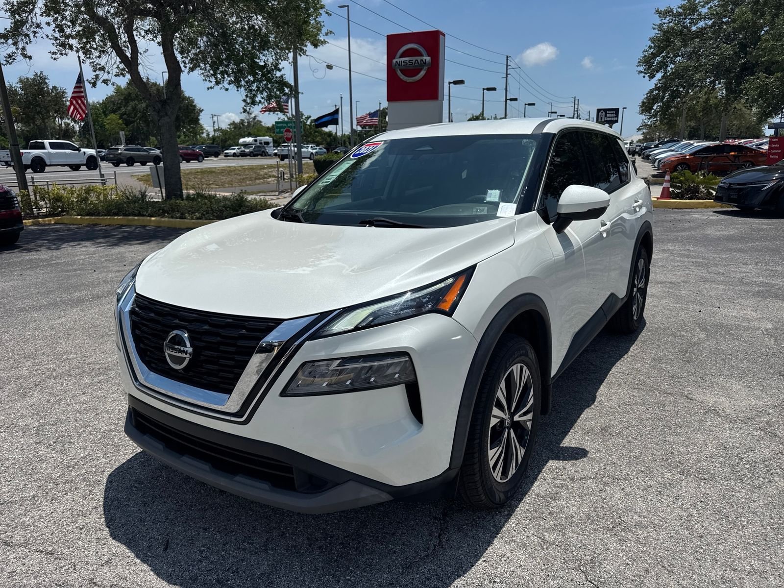 Used 2021 White Nissan SV image 3
