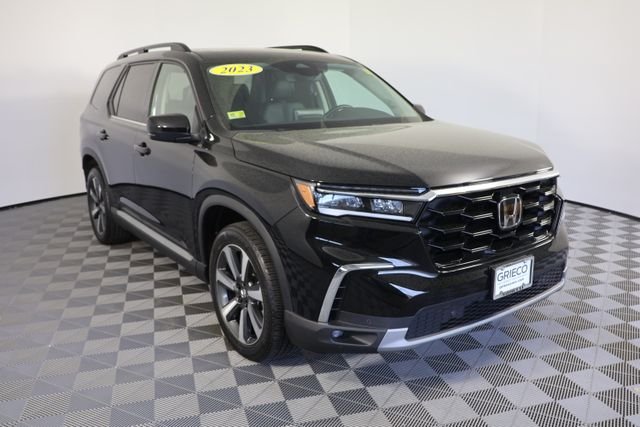2023 Honda Pilot Touring AWD's photo