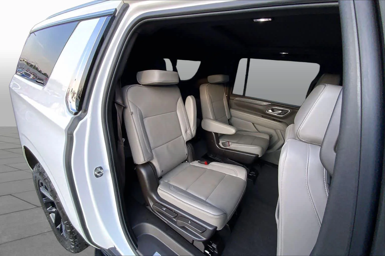 Used 2023 Summit White GMC SLT image 17