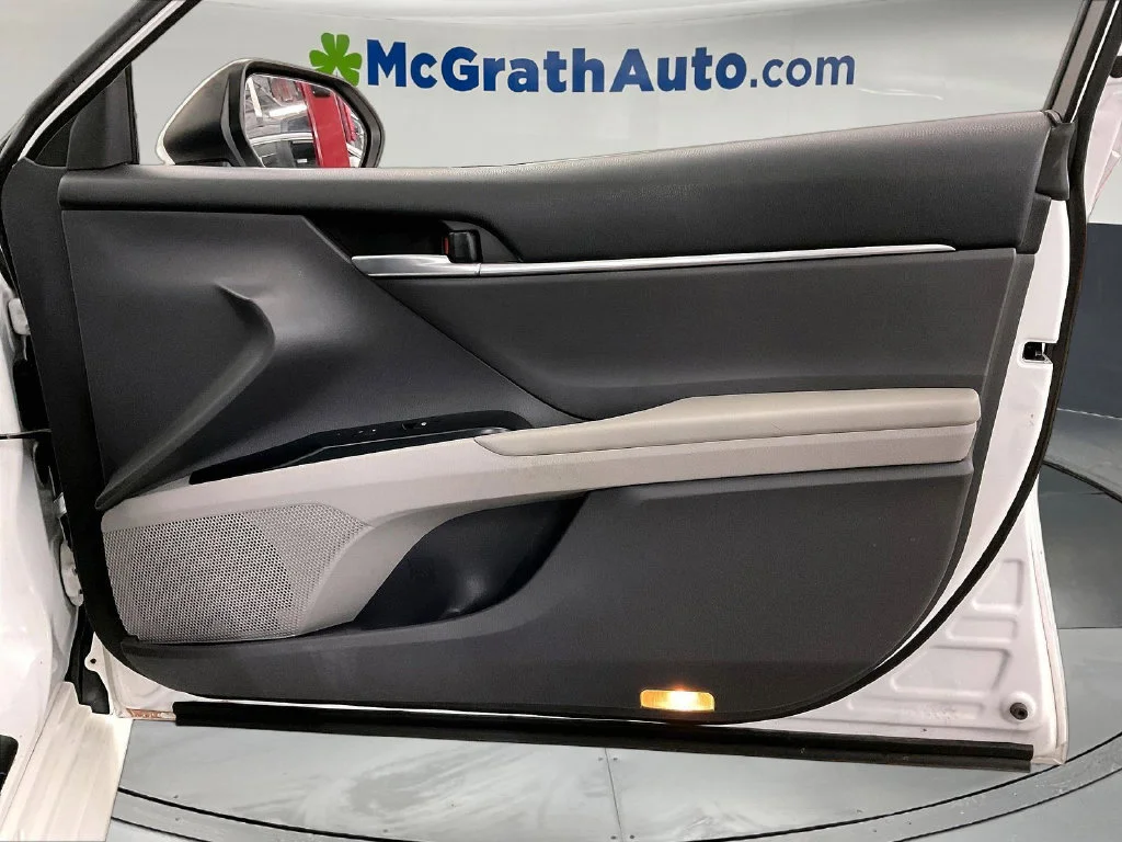 Certified Used 2018 White Toyota LE image 28