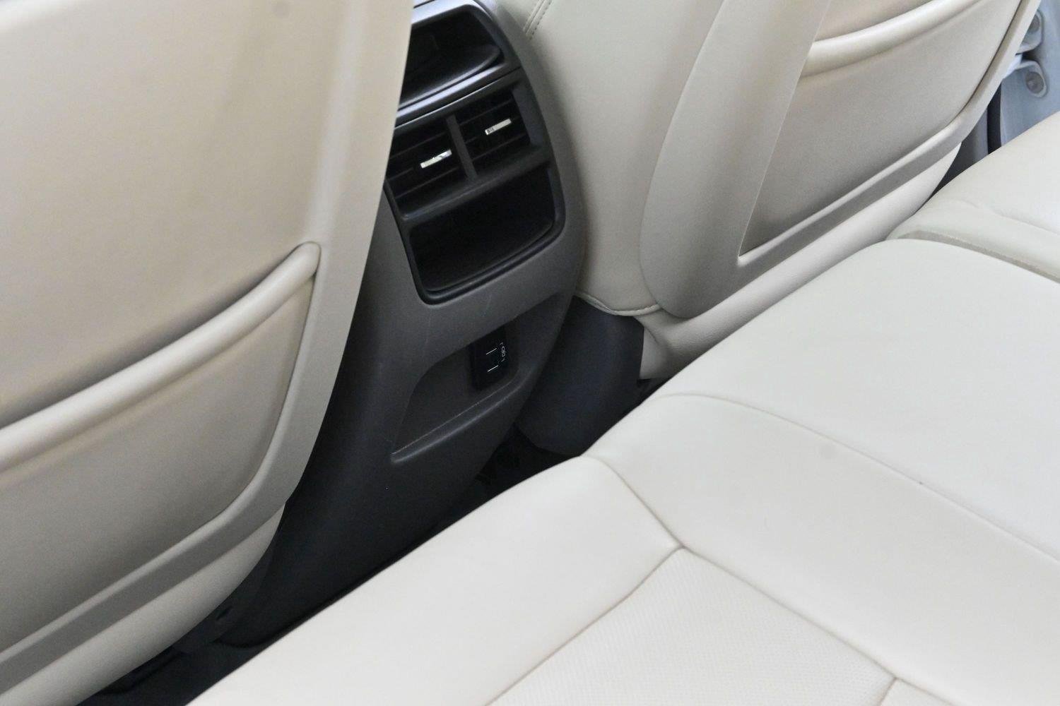 Used 2017 CRYSTAL WHITE TRICOAT Cadillac Luxury FWD image 34