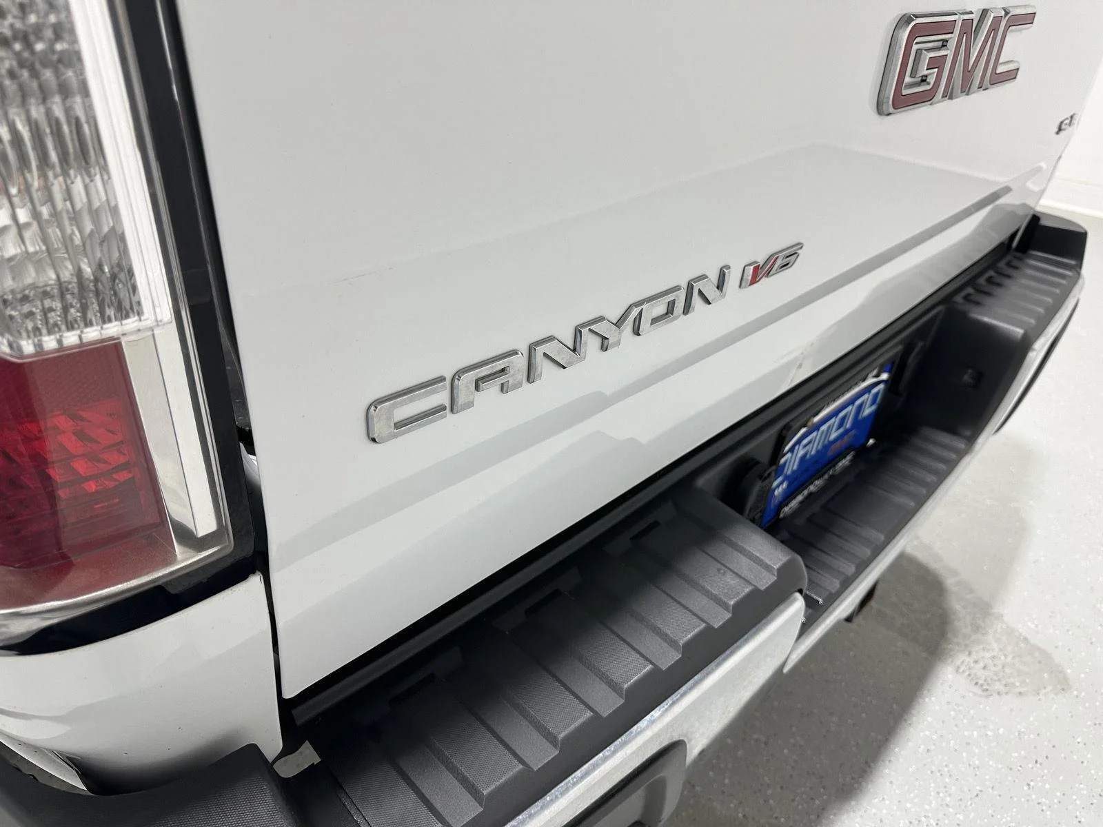 Used 2020 SUMMIT WHITE GMC 4WD SLE image 29