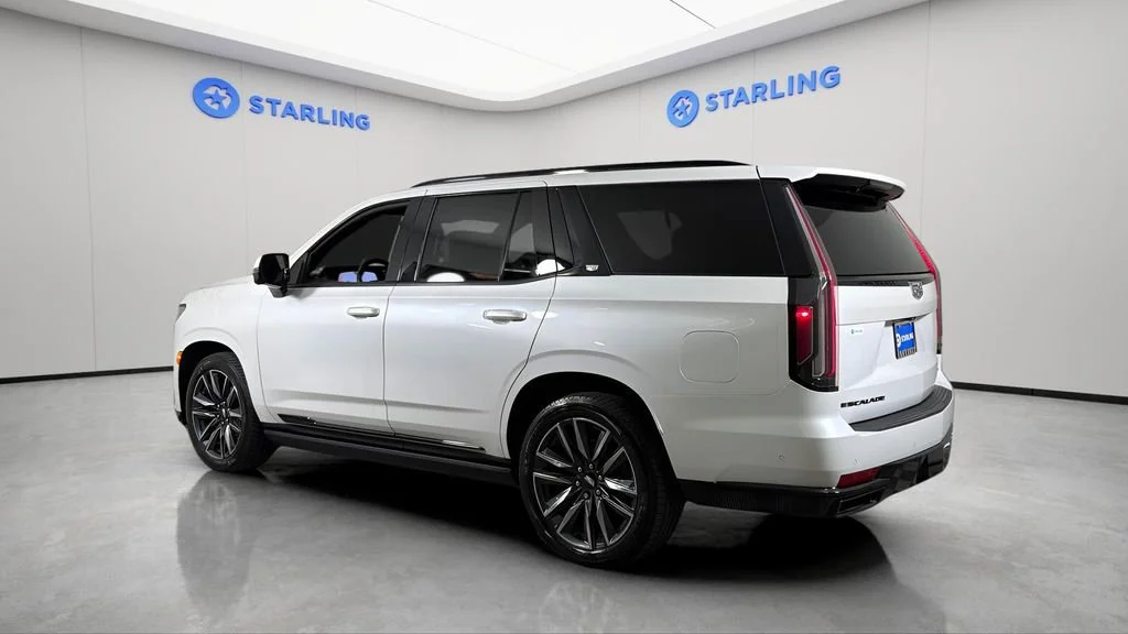 Used 2021 CRYSTAL WHITE TRICOAT Cadillac Sport Platinum image 5
